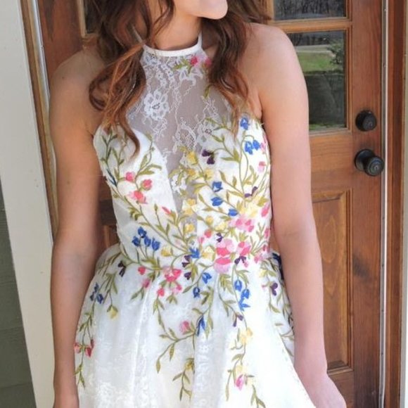 SHERRI HILL WHITE FLORAL LACE PROM DRESS - Picture 2 of 16